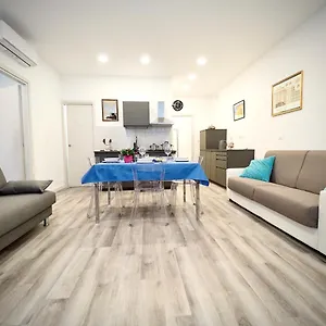 Dimora Sottoripa 24 Di Fronte All'acquario - Genovabnb It Appartement